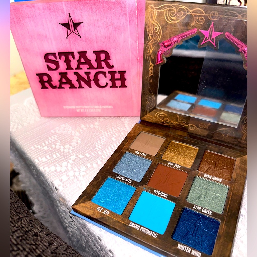 Eye shadow pallet .